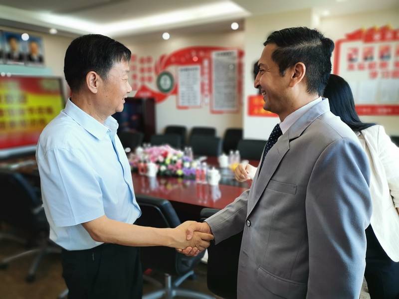 尼泊爾駐華使館經(jīng)濟公使一行到訪岳氏集團(tuán)