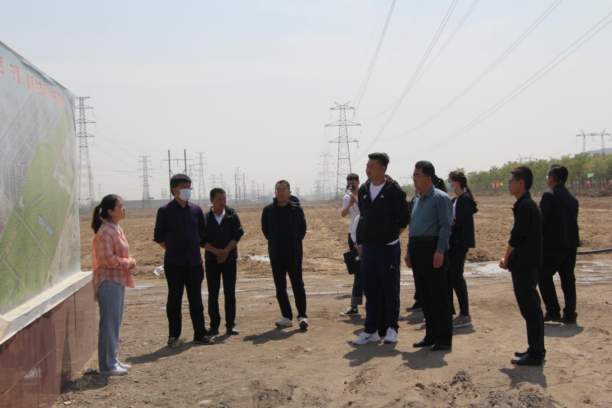 自治區發改委副主任郝留虎一行蒞臨我司萬畝酸棗基地參觀指導