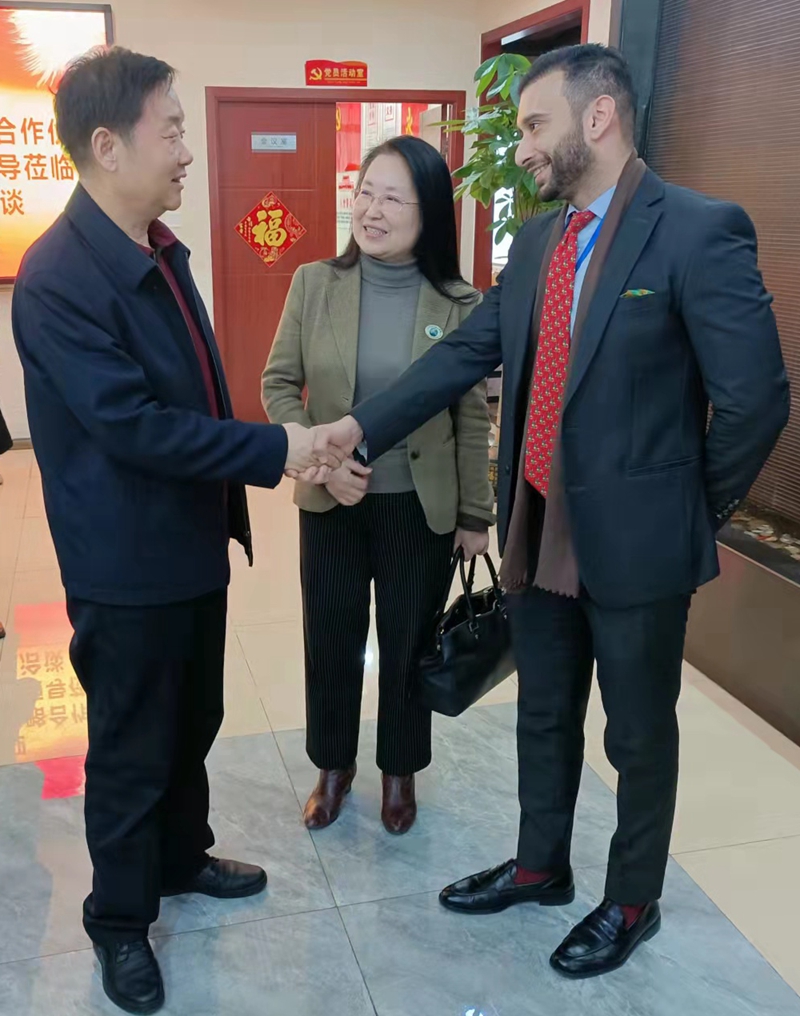 駐華使節商務聯盟（ECCAC）戰略合作伙伴巴基斯坦聯合銀行首席代表蒞臨岳氏集團訪問洽談