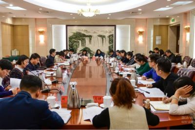 共青團寧夏區委十二屆二次全體(擴大)會議期間與會代表展開熱議