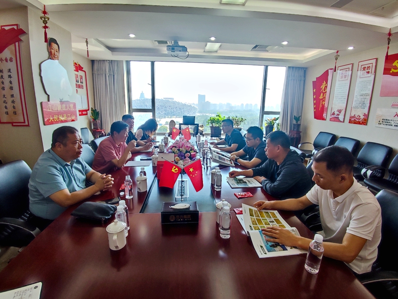 登封市君召鄉政府領導一行蒞臨岳氏集團調研考察